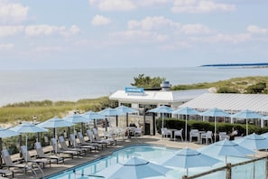 Indoor pool, seasonal outdoor pool, pool umbrellas, sun loungers - Blue Water Resort (South Yarmouth)