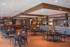 Free continental breakfast on weekends - Quality Inn Perrysburg - Toledo South (Perrysburg)