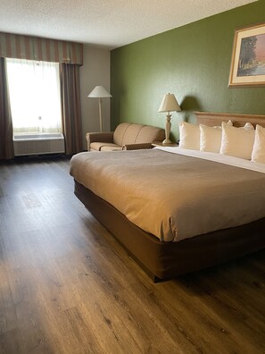 1 Schlafzimmer, Schreibtisch, Bügeleisen/Bügelbrett