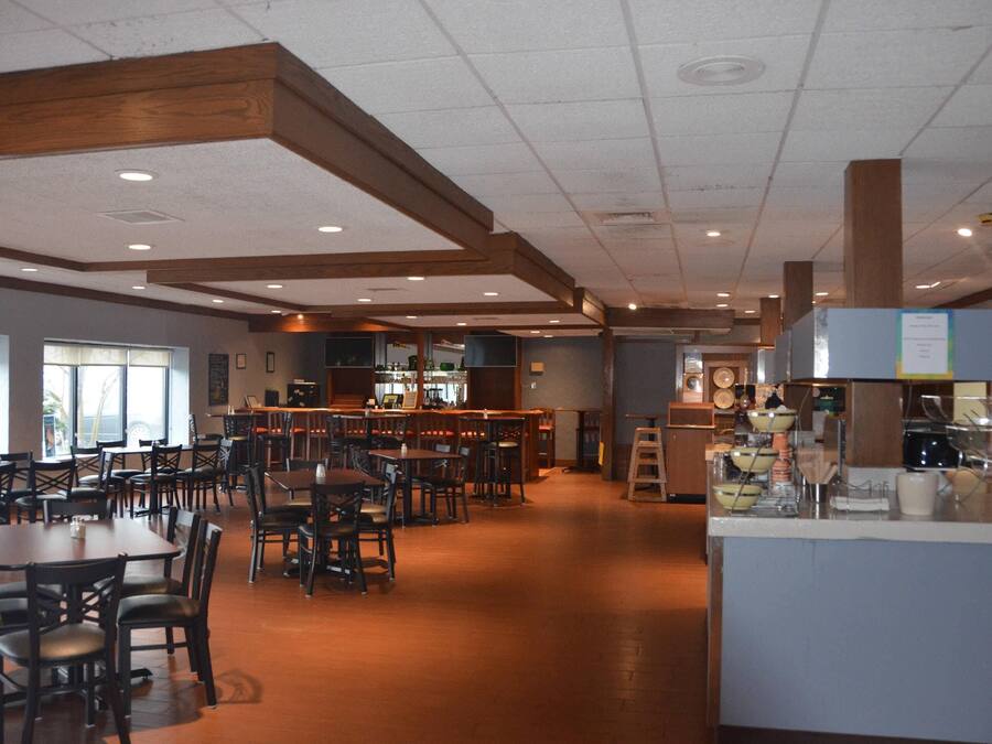 Free continental breakfast on weekends