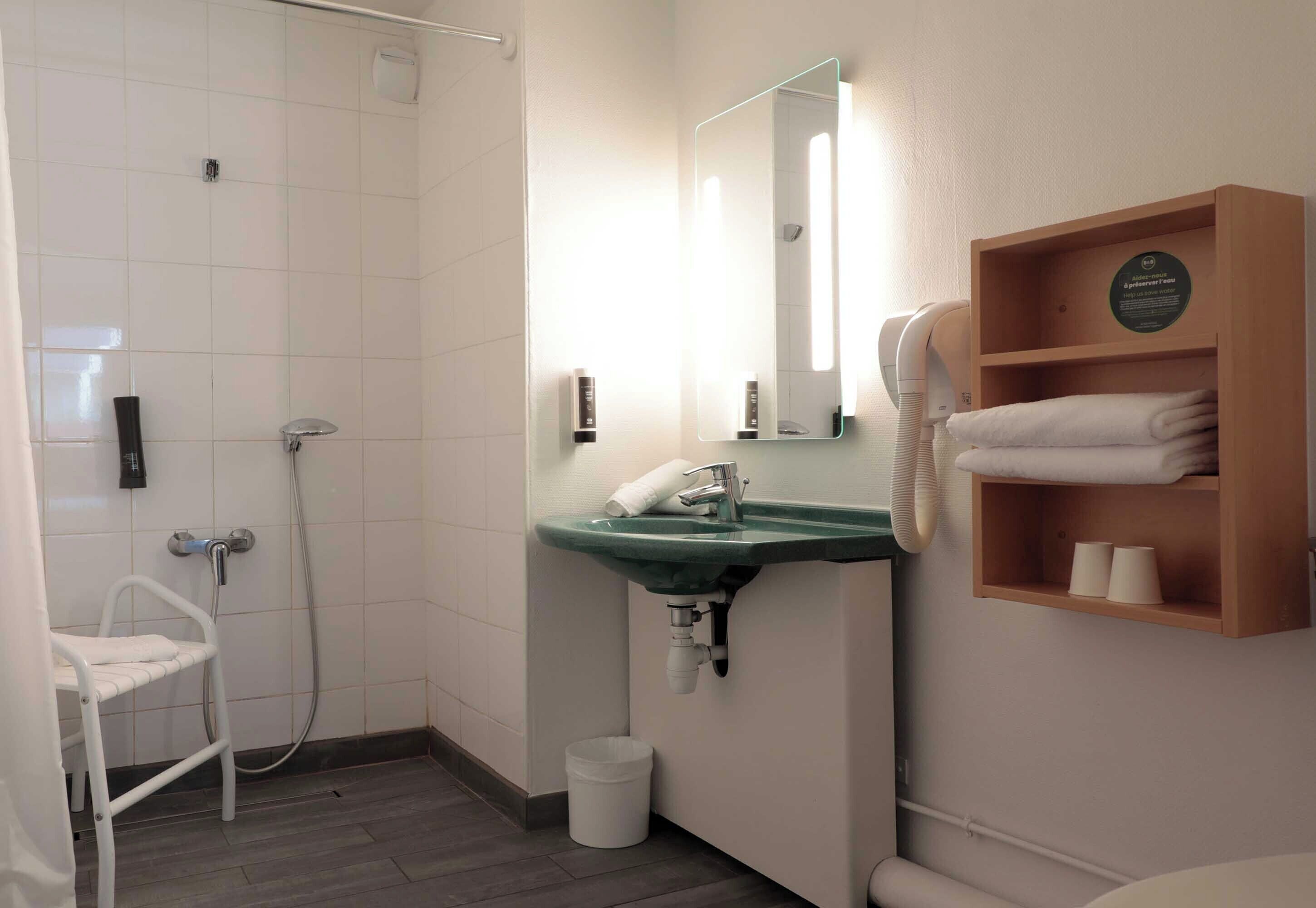 Foto - B&B HOTEL Lourdes Centre Gare 3 étoiles