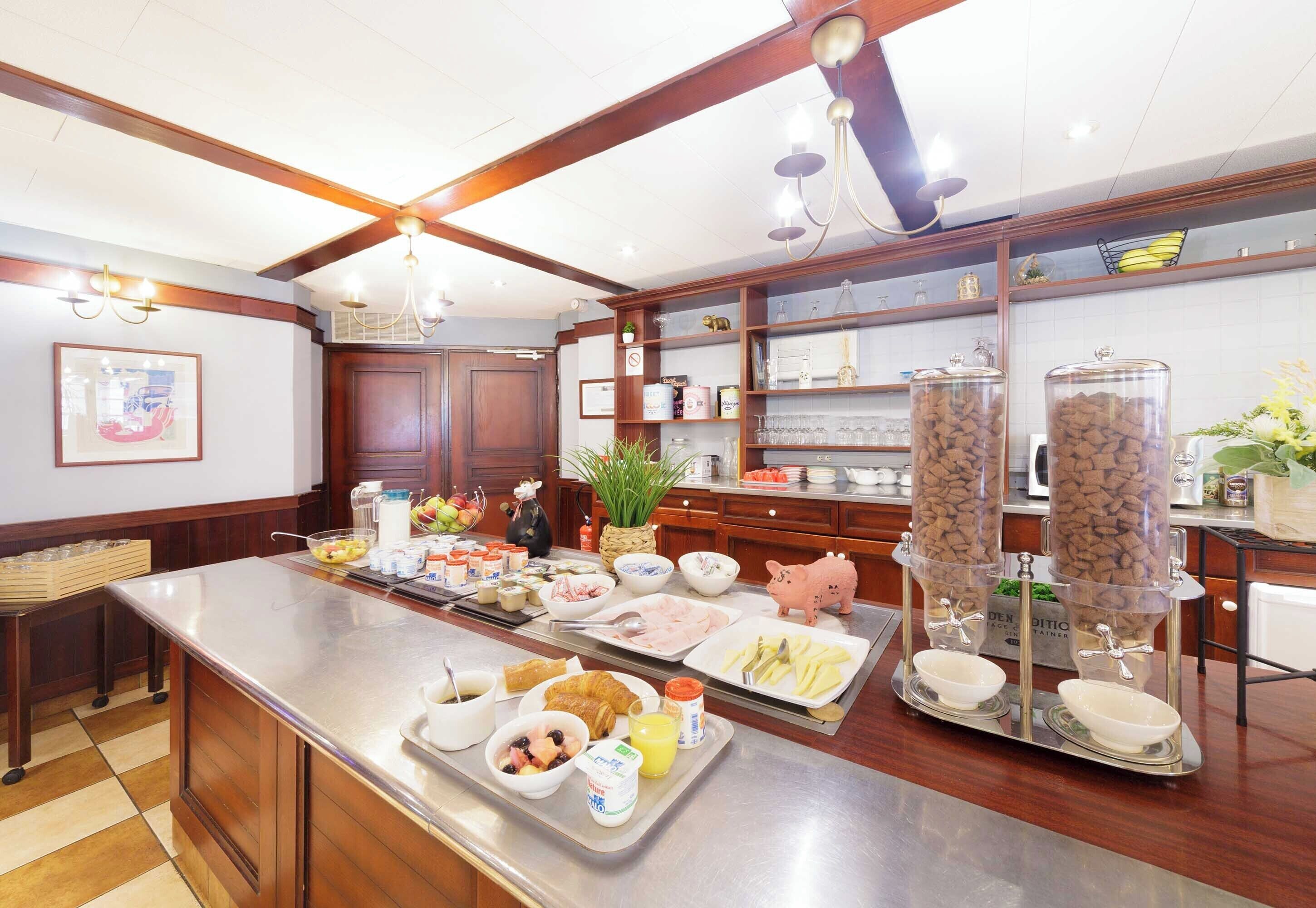 daily buffet breakfast for a fee