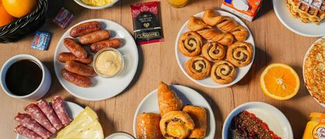 Petit déjeuner buffet servi tous les jours en supplément