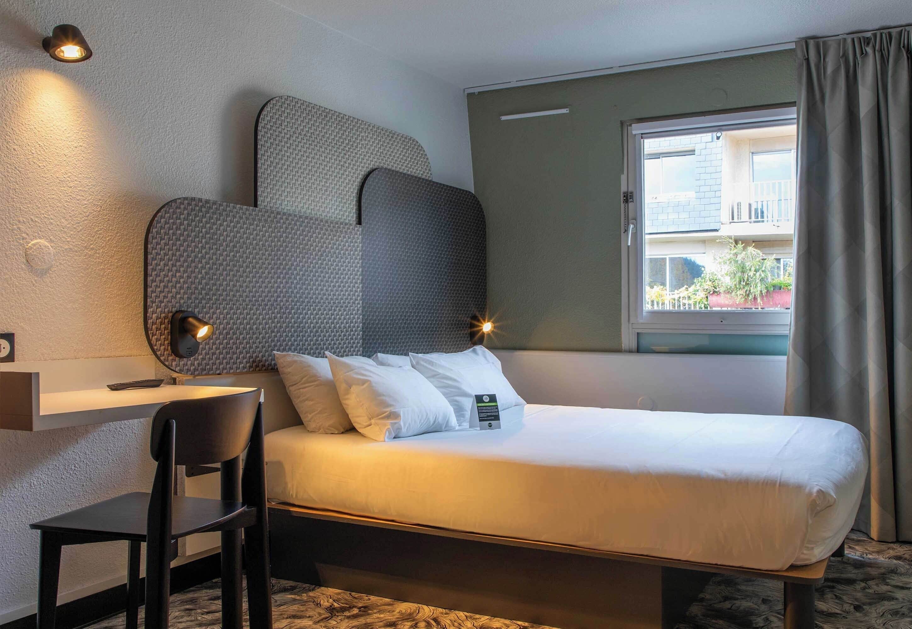 Standard Double Room, Non Smoking | Premium bedding, desk, laptop workspace, blackout drapes