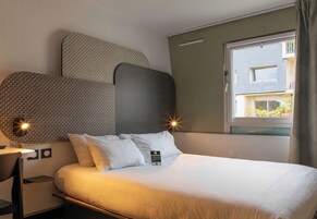 Standard Double Room, Mobility Accessible, Non Smoking | Premium bedding, desk, laptop workspace, blackout drapes