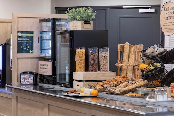 Daily buffet breakfast for a fee