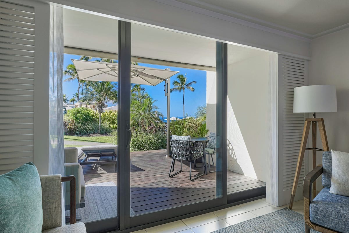Room, 1 King Bed, Lanai, Ocean View (Sundeck, Ground Floor) | 1 bedroom, in-room safe, desk, iron/ironing board