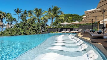 4 outdoor pools, pool umbrellas, sun loungers