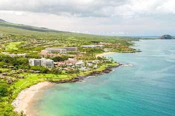 Beach nearby, white sand, rowing at Wailea Beach Resort - Marriott, Maui