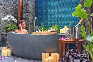 客房, 外廊 (Sundeck Garden Oasis) | 客房内保险箱、办公桌、熨斗/熨衣板、免费婴儿床