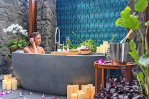 Room, Lanai (Sundeck Garden Oasis) | In-room safe, desk, iron/ironing board, free cribs/infant beds