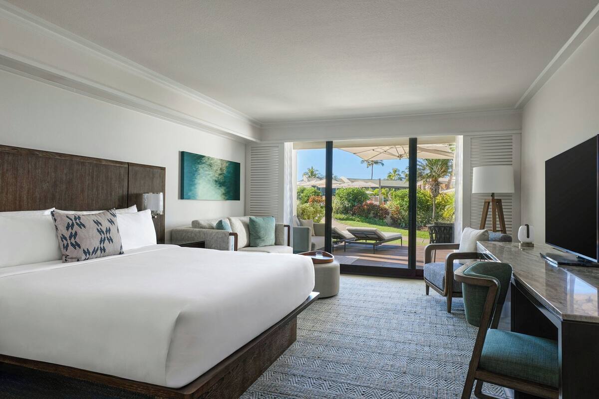 Room, 1 King Bed, Lanai, Ocean View (Sundeck, Ground Floor) | In-room safe, desk, iron/ironing board, cribs (free)