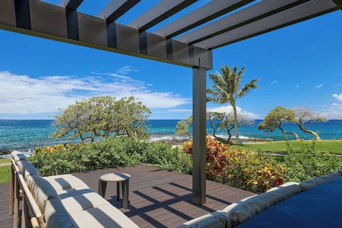 Suite, 1 King Bed, Oceanfront (Sundeck, Ground floor)