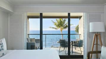 Habitación, 2 camas Queen size, balcón, frente al océano (Oceanfront) | Caja de seguridad en la habitación y escritorio