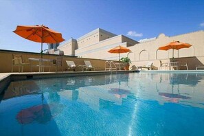 Pool - DoubleTree by Hilton Memphis Downtown (Memphis)