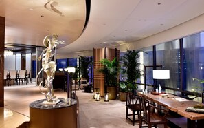 6 restaurants, breakfast, lunch, dinner served; Chinese cuisine