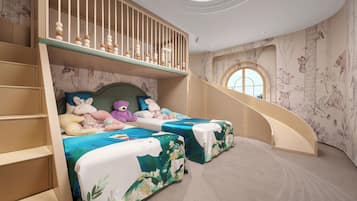 Quarto família | Roupas de cama premium, edredons de pluma, frigobar, cofres nos quartos