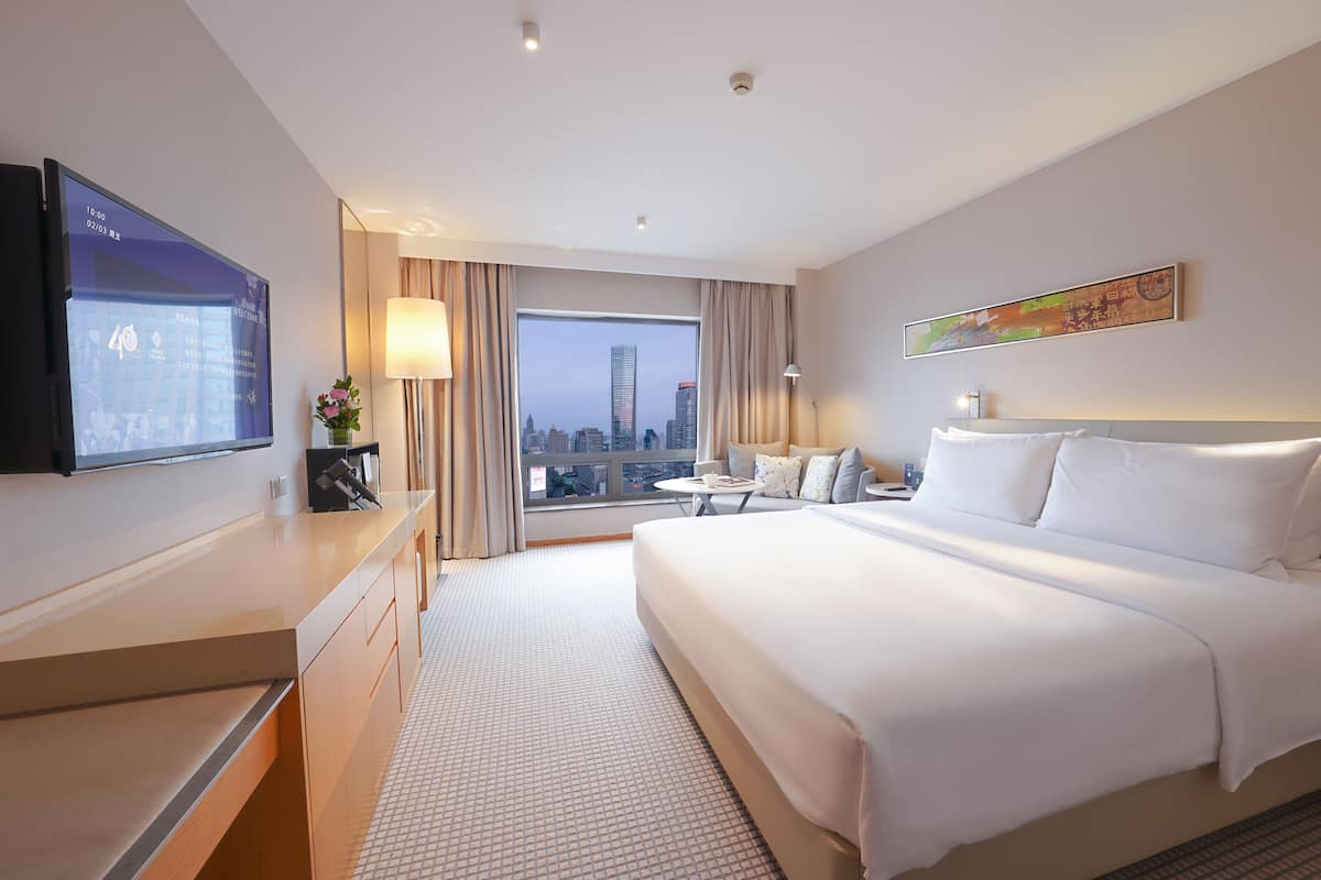 Deluxe kamer, uitzicht op stad | 1 slaapkamer, luxe beddengoed, donzen dekbedden, een minibar