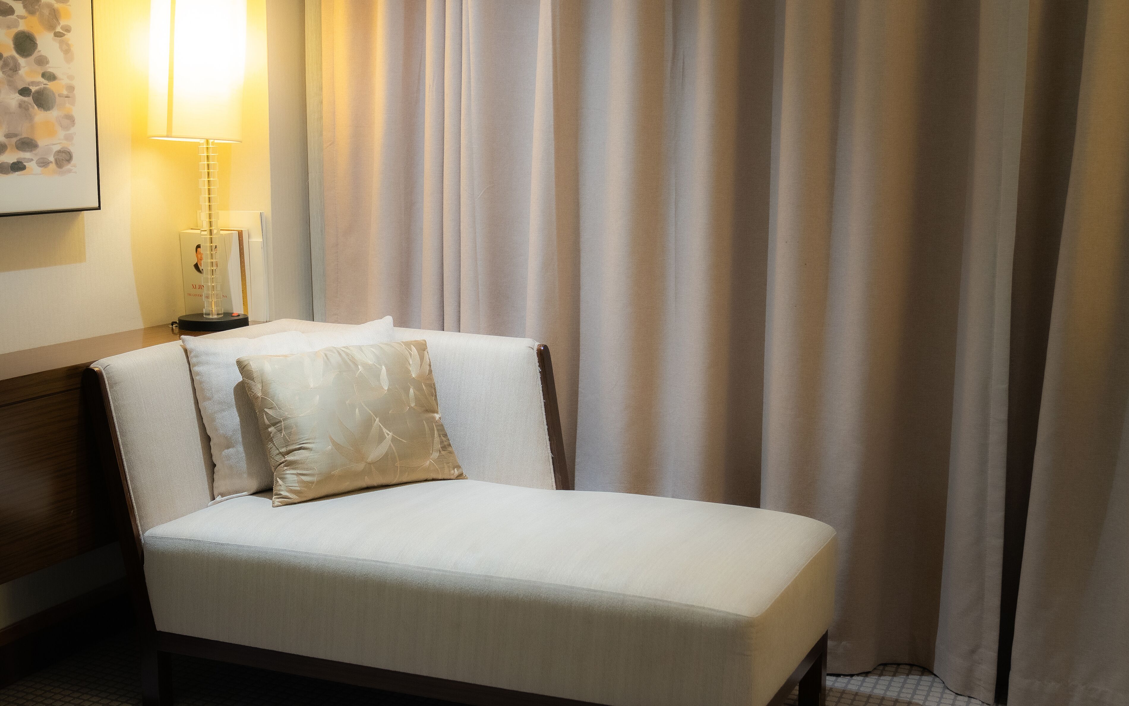 jinling tower classic deluxe room(twin) | 1 bedroom, premium bedding, down duvets, minibar