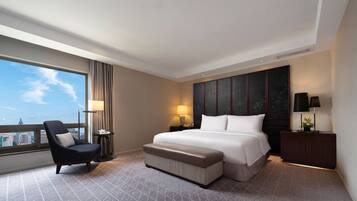 Jinling Tower Deluxe Executive Suite | 1 bedroom, premium bedding, down comforters, minibar