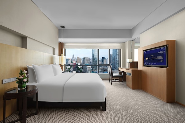 Premium bedding, down duvets, minibar, in-room safe