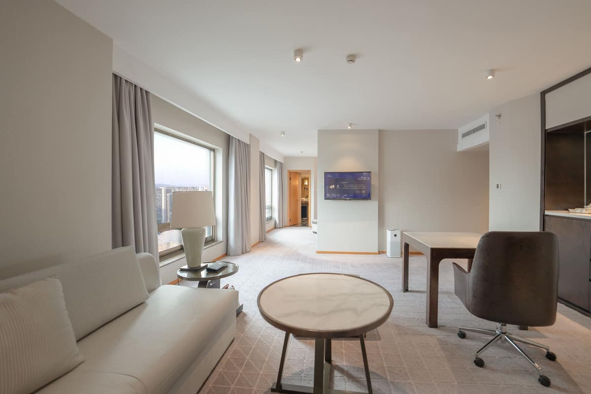 Senior suite | 1 slaapkamer, luxe beddengoed, donzen dekbedden, een minibar