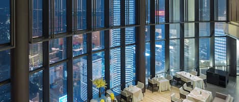 6 restaurants, breakfast, lunch, dinner served; Chinese cuisine