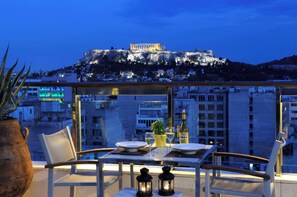 2 restaurants; breakfast, lunch, and dinner served - Dorian Inn, Sure Hotel Collection by Best Western (Athens)