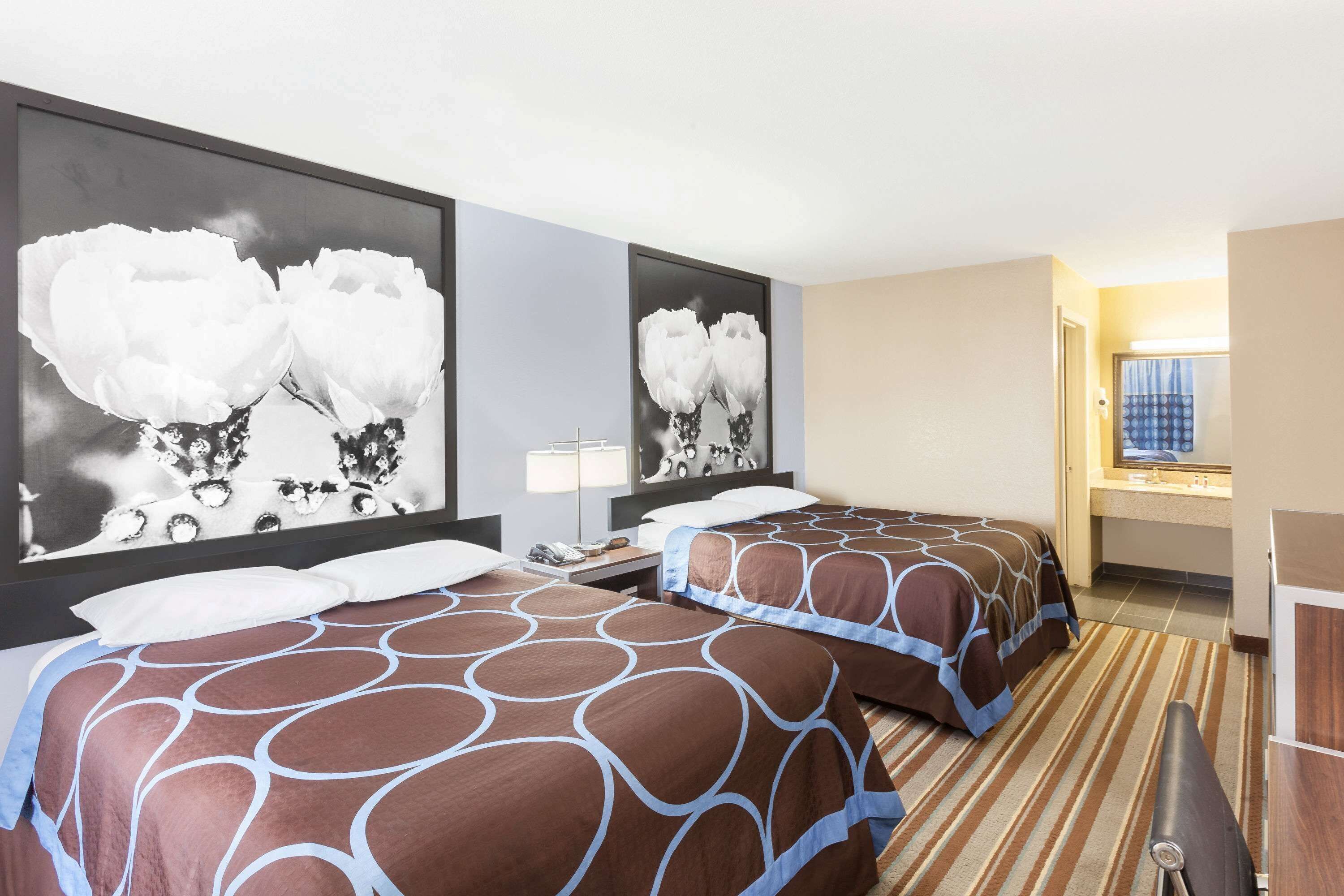 Työpöytä, kannettavalle tietokoneelle sopiva työtila