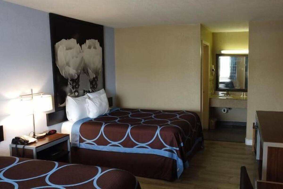 Työpöytä, kannettavalle tietokoneelle sopiva työtila