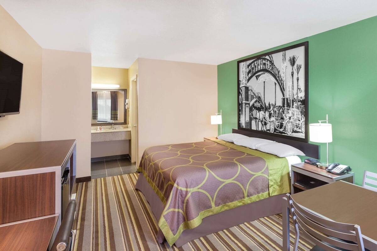 Työpöytä, kannettavalle tietokoneelle sopiva työtila