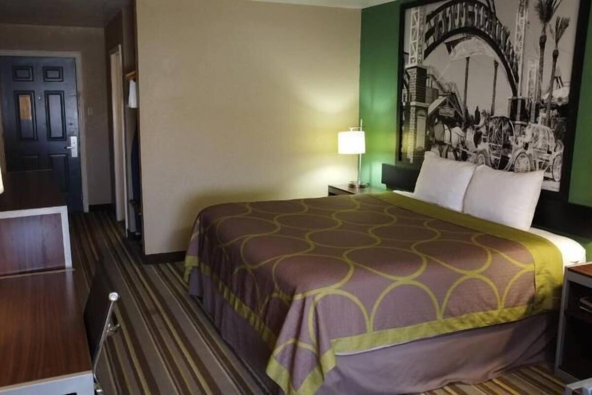 Työpöytä, kannettavalle tietokoneelle sopiva työtila