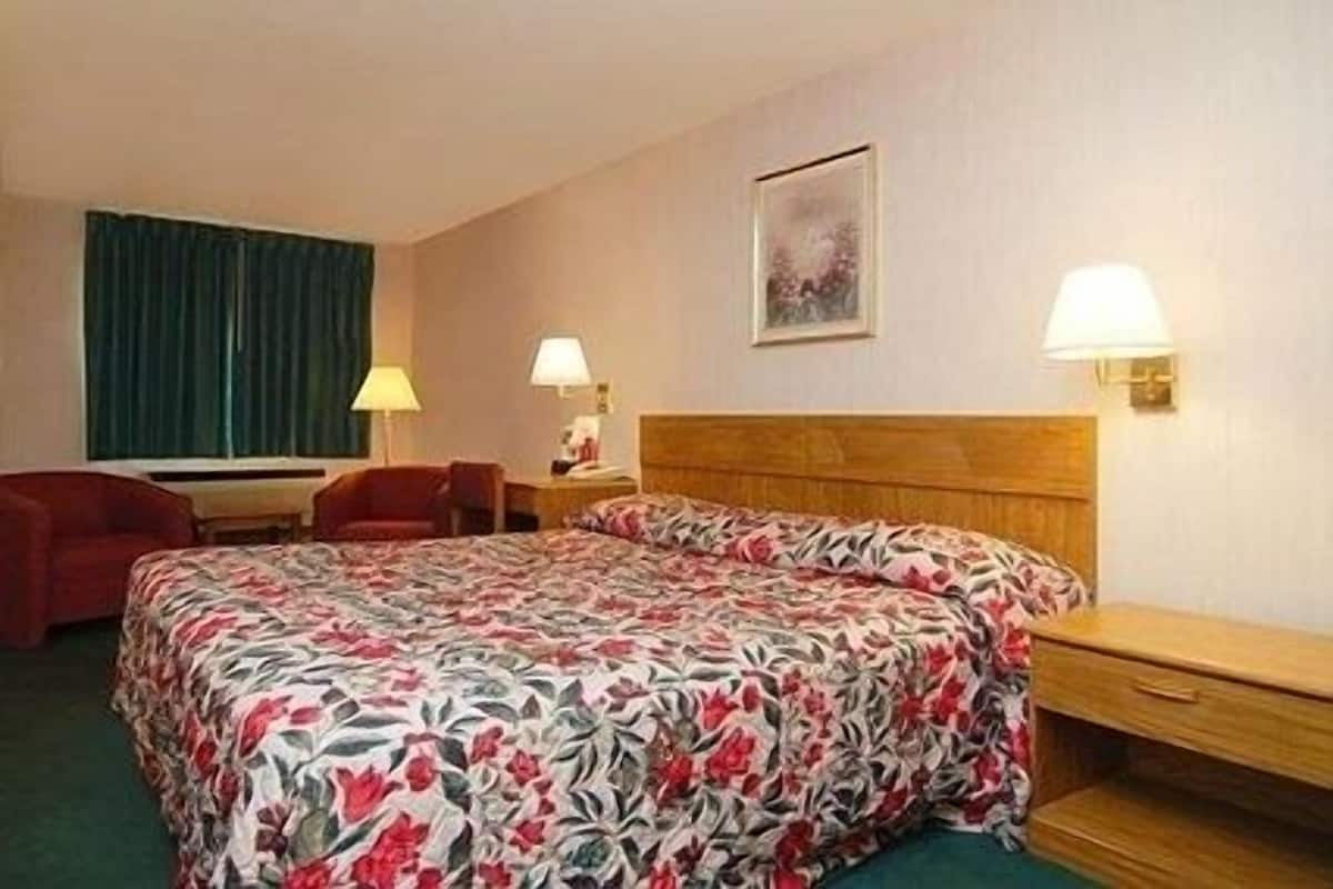 Desk, free rollaway beds, free WiFi, bed sheets