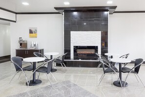 Breakfast area - Motel 6 Sidney, OH (Sidney)