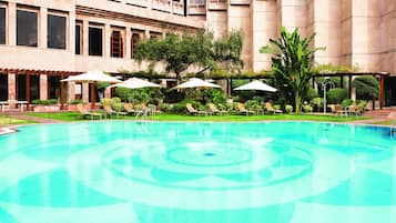 Outdoor pool, open 8:30 AM to 6:30 PM, pool loungers