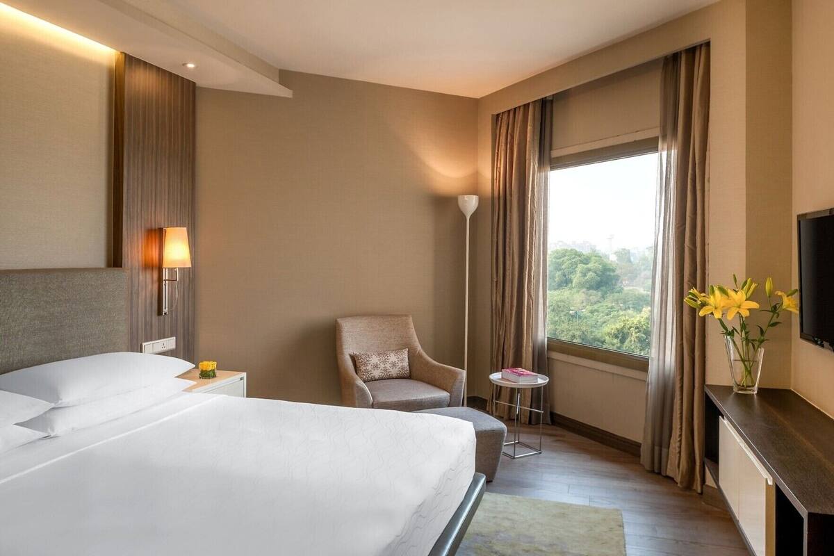 Hochwertige Bettwaren, Betten mit Memory-Foam-Matratzen, Zimmersafe
