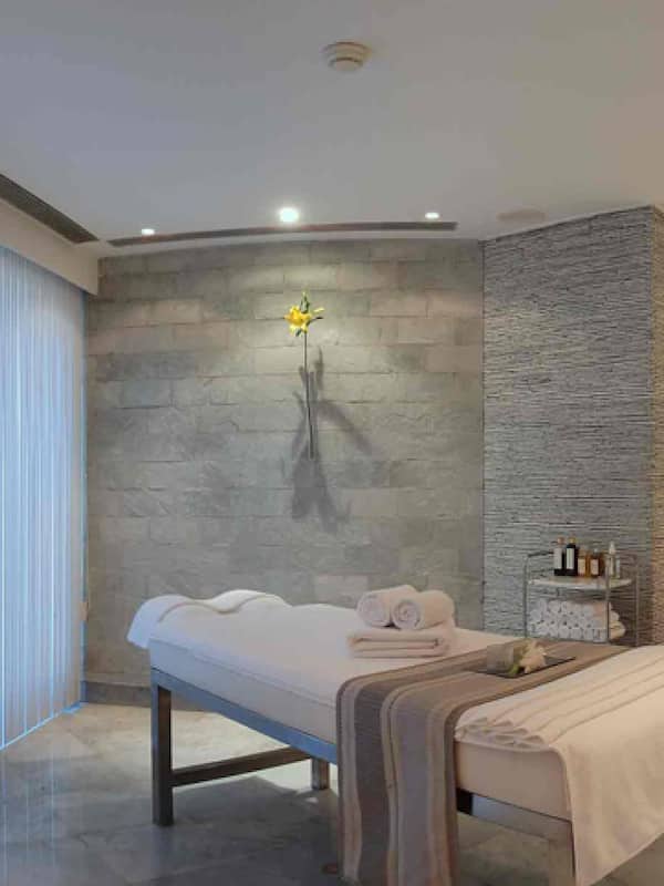 Couples treatment rooms, sauna, hot tub, steam room, body treatments