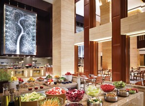 Daily buffet breakfast for a fee - Hyatt Regency Delhi (New Delhi)