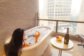 Suite (Diplomat) | City view