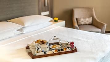 Regency, Suite, Terrace | Room service – dining