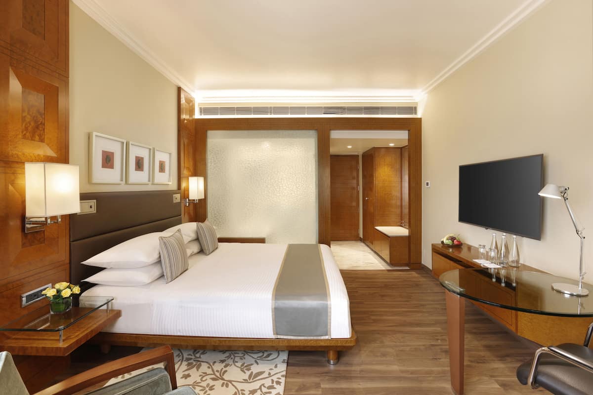 1 bedroom, premium bedding, memory foam beds, in-room safe