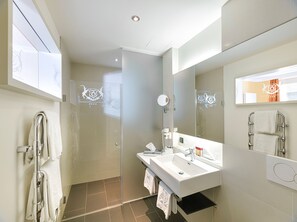 Amenidades de baño ecológicas, secadora de cabello, toallas 