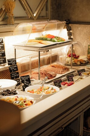 Daily buffet breakfast for a fee - Hotel Capricorno (Vienna)