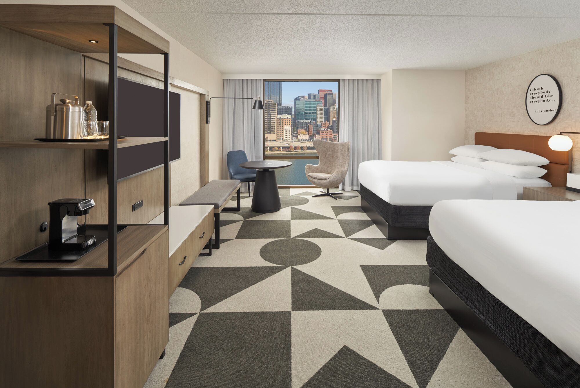 Chambre, 2 grands lits, vue ville