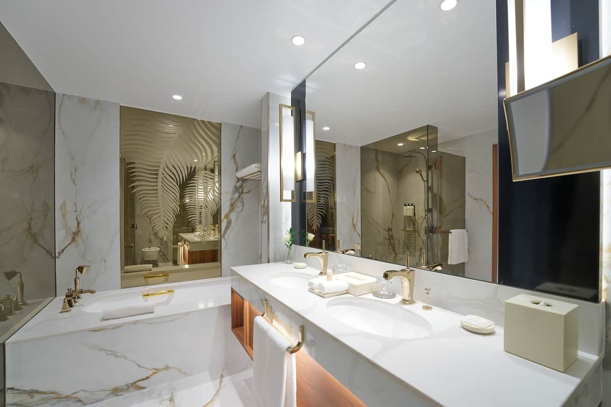 combined shower/bathtub, deep-soaking bathtub, eco-friendly toiletries