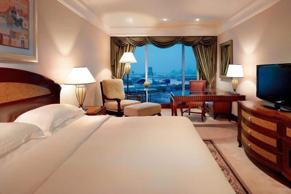 1 makuuhuone, ylelliset vuodevaatteet, minibaari, tallelokero huoneessa