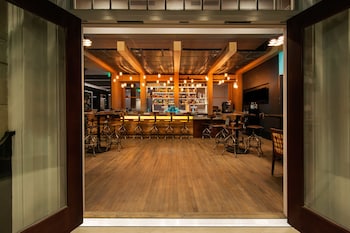 Breakfast and dinner served at Hotel Indigo Savannah Historic District by IHG