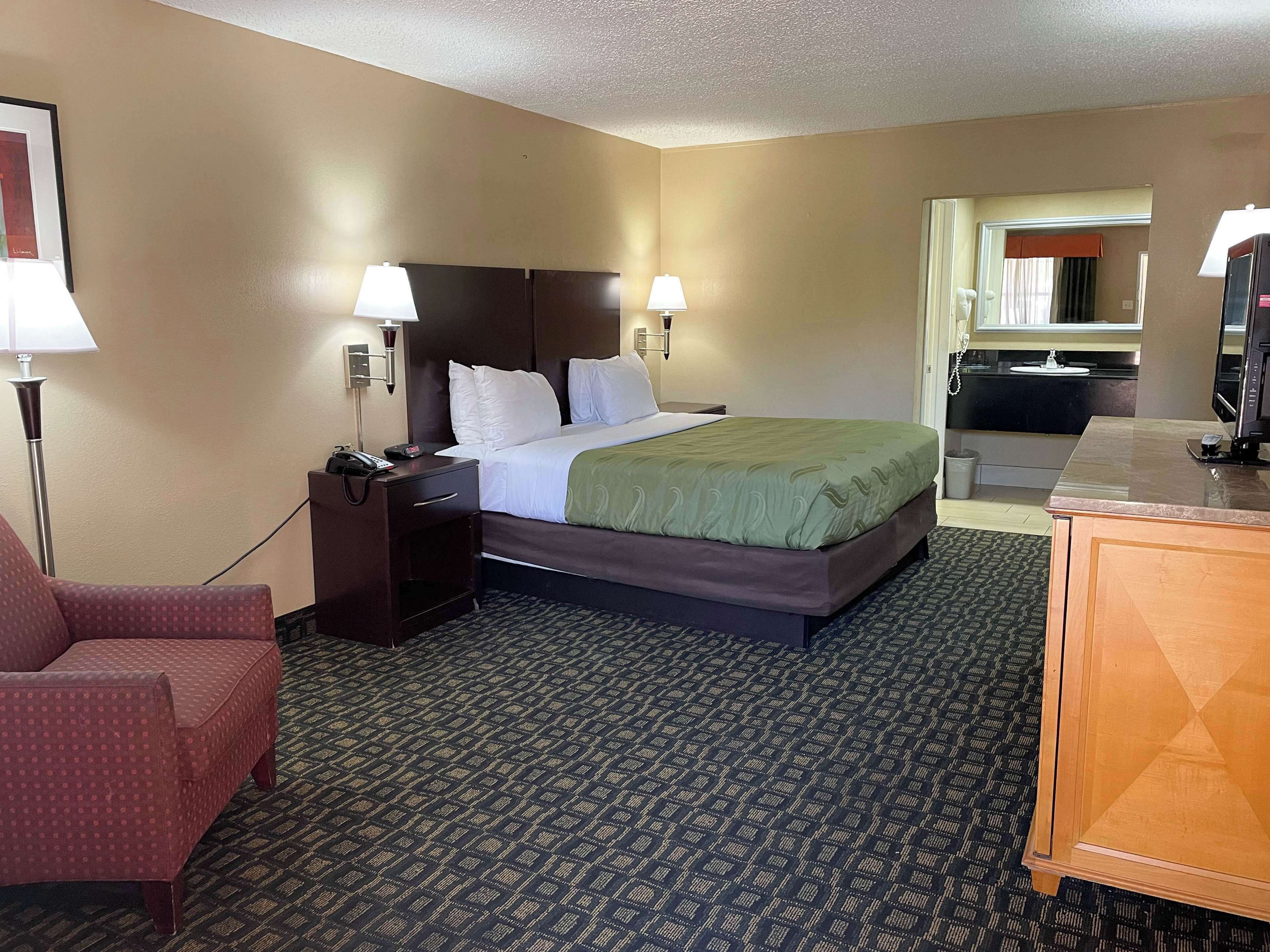 Seprai katun Mesir, seprai premium, dan meja kerja