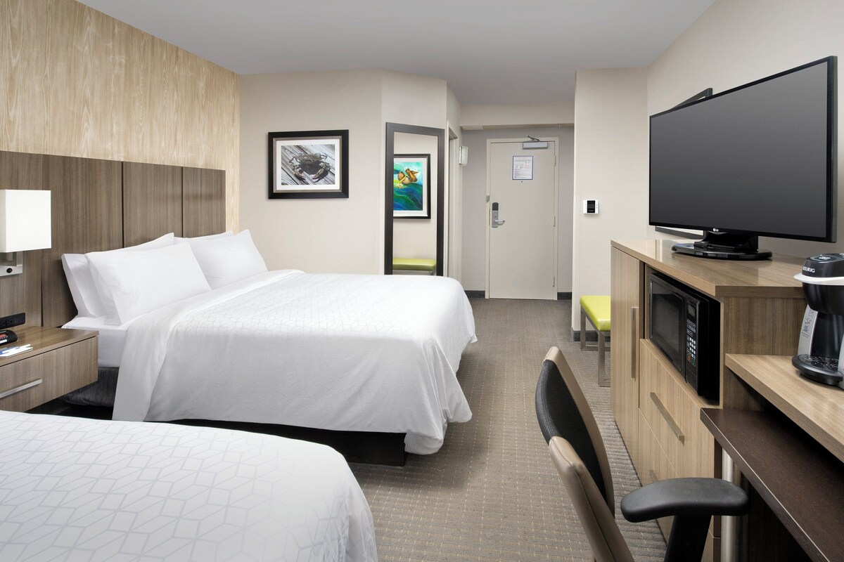 Standard Room, 2 Queen Beds | In-room safe, desk, laptop workspace, blackout drapes