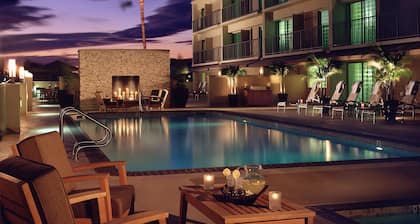 Courtyard by Marriott Los Angeles - Sherman Oaks